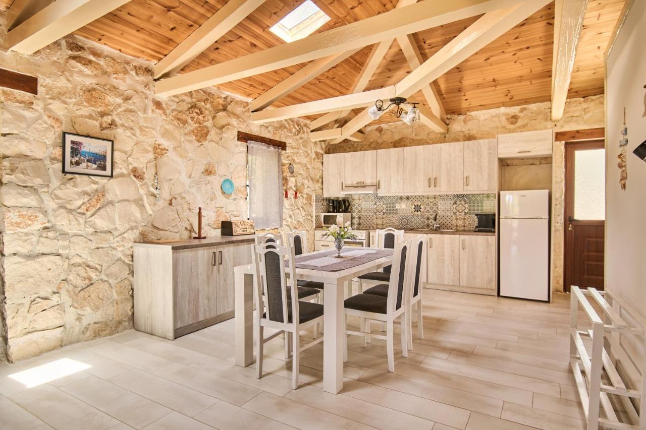 Gerakas Stone House Villa วาซิลิคอส ภายนอก รูปภาพ